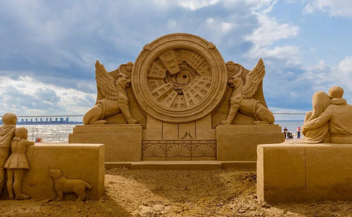    Триумфальная арка и подвиги великих полководцев. Чем удивит фестиваль песчаных скульптур в Санкт-Петербурге