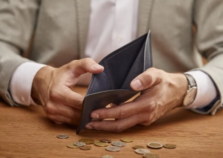    На Украине одни «за счет гибели людей» становятся миллионерами, другие — на грани выживания