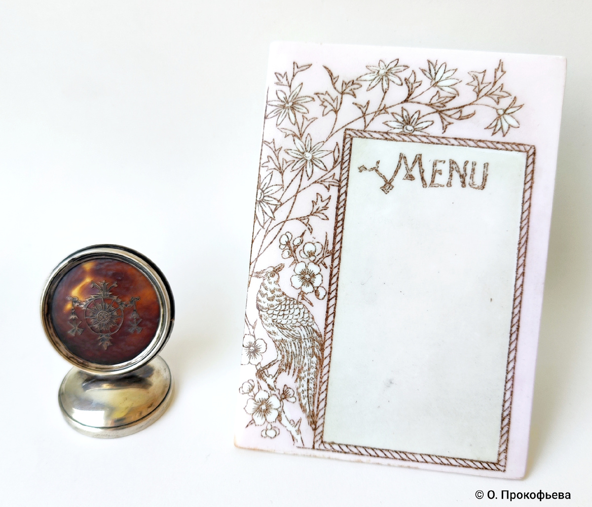 Подставка для меню и фарфоровое меню