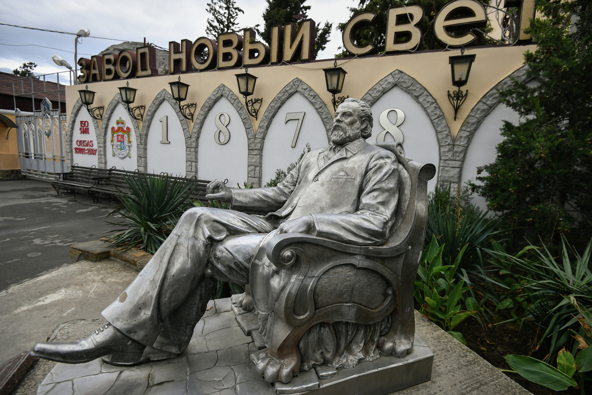 Памятник князю Л.С. Голицыну // Туристический портал Республики Крым, Константин Крестьянинов