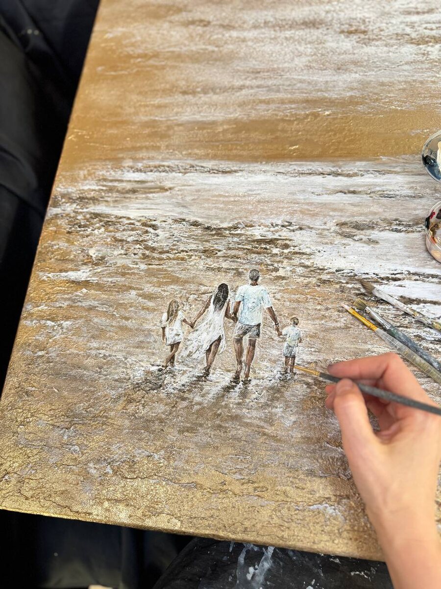 Картина Ксении Елисеевой с семьей на холсте