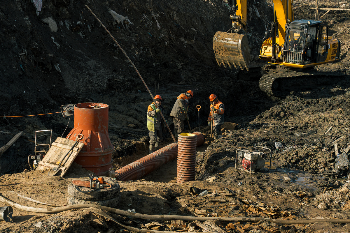 Труба канализационная SUNSET ИКАПЛАСТ ПП на строительном объекте Мега Дыбенко