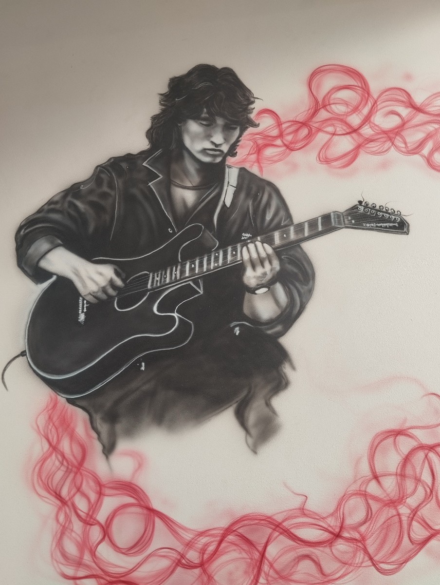 Виктор Робертович. Не оскудела талантами земля российская. Вот кому бы поручить восстанавливать стену Цоя на Арбате.