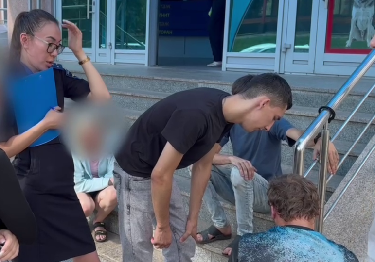    Обманул троих пенсионеров на полмиллиона: В Оренбурге задержан курьер телефонных мошенников