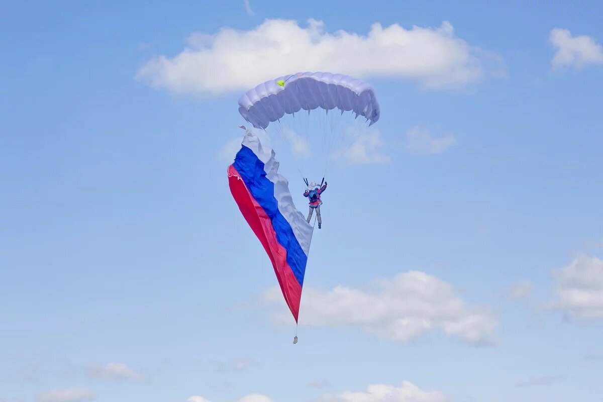    Демешин поздравил хабаровских военных лётчиков и авиастроителей с Днём ВВС