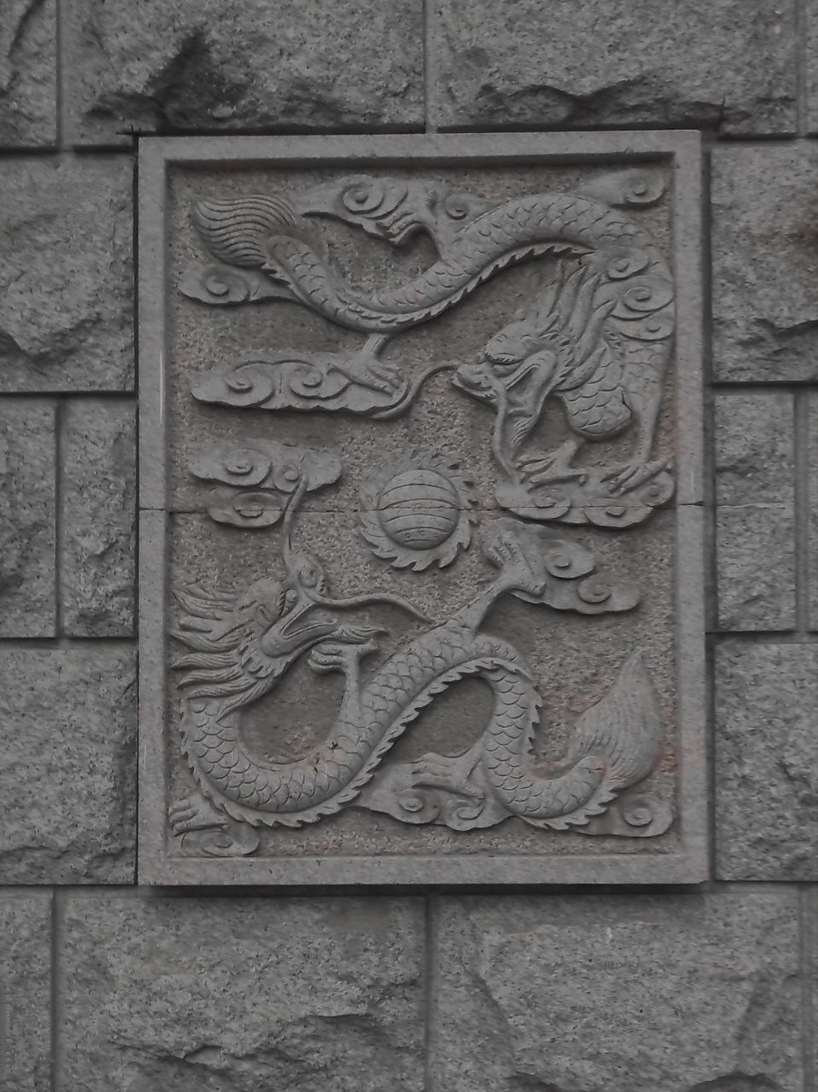 Барельеф на здании в Чанчжоу. Фотография из личного архива