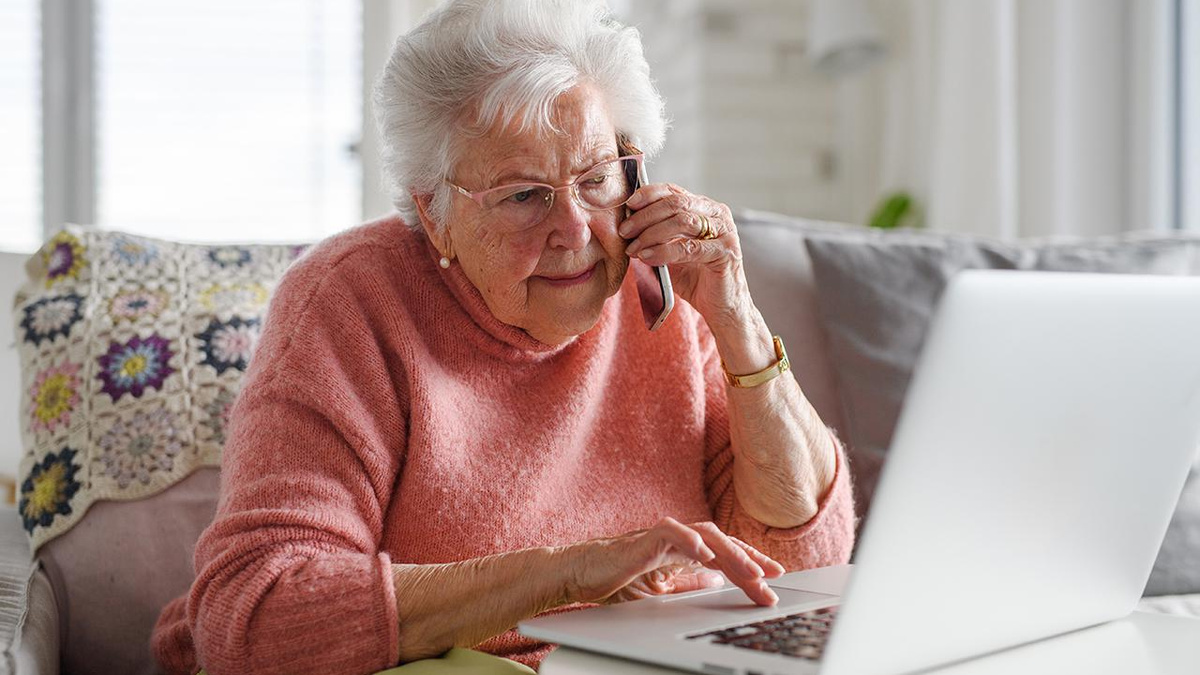 Все операции с социальными выплатами лучше проводить только через официальные каналы