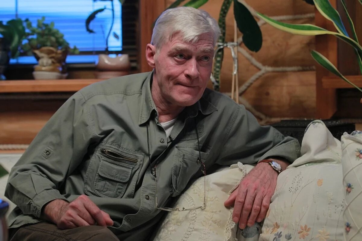    Актер Борис Щербаков в своем доме в деревне «Рыбаки» на Озере Круглом.