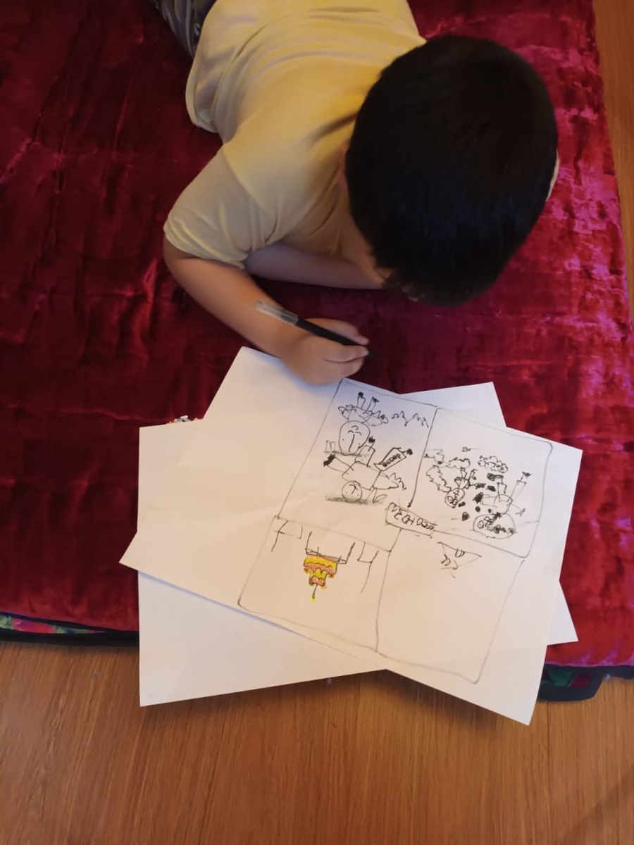 Знакомьтесь, это сын Ирины. Его зовут Адиль