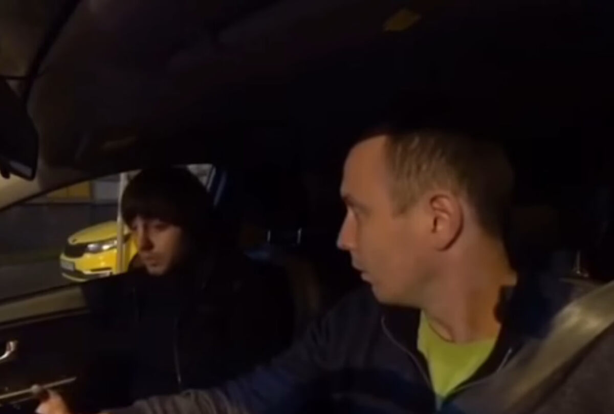Армянин просит водителя такси отменить заказ. Фото: pikabu.ru