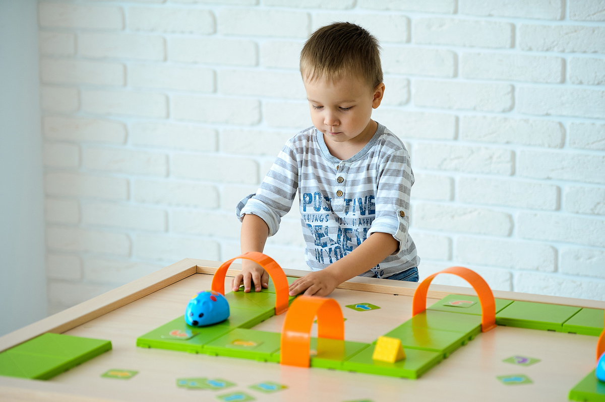 Игровой многофункциональный стол STEM Источник: prioritet1.com