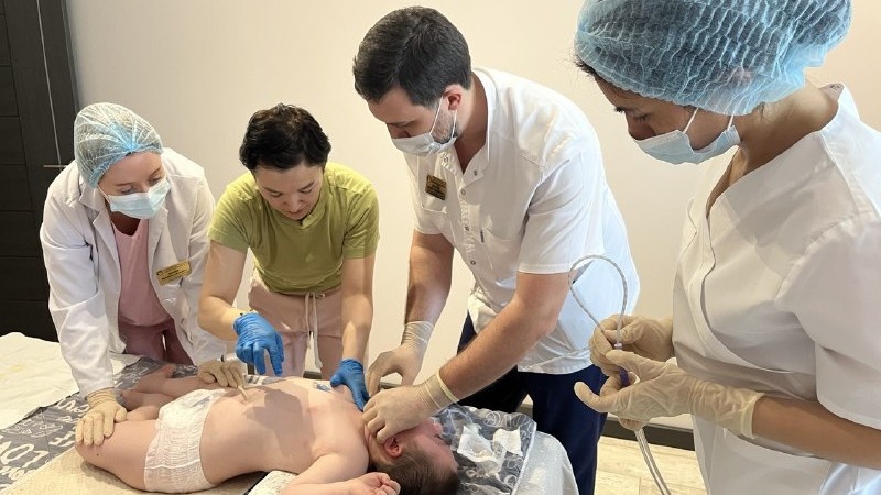    В Нижневартовске врачи обучают семьи уходу за детьми с особыми потребностями на дому