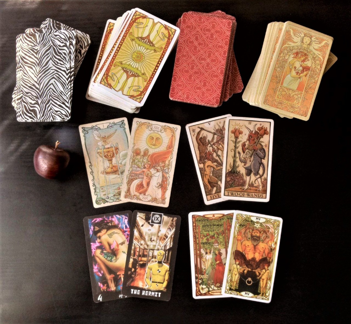 Ответ смотрим на колодах: Таро А.Мухи, Таро триумфальной Луны, Badass Tarot и Золотое таро Арт-нуво