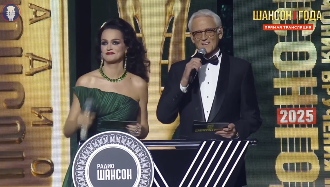 Ведущие - Слава и Александр Маршал. 