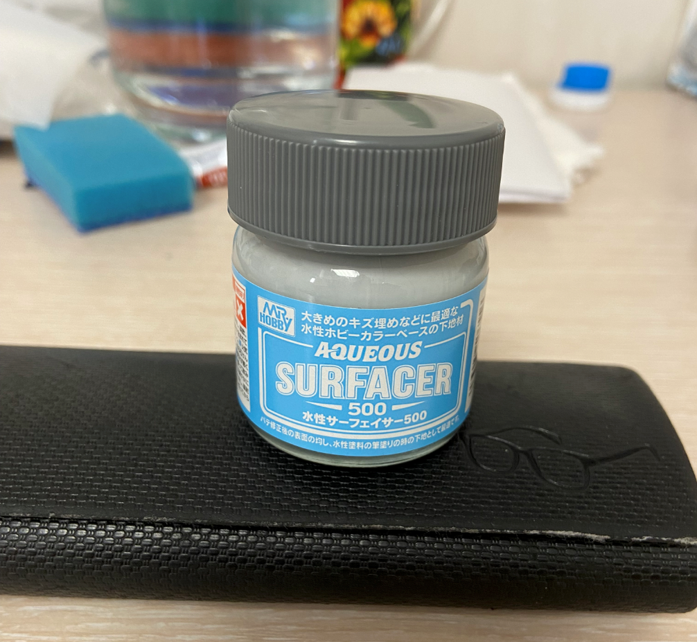 Грунтовка для покраски на спиртовой основе. Производитель "MR. Hobby". Фото из личного архива автора © 2025 год.