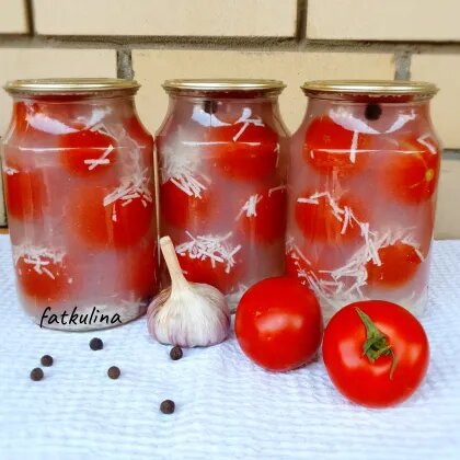 Помидоры под снегом: зимняя закуска, которую ждут больше Нового года