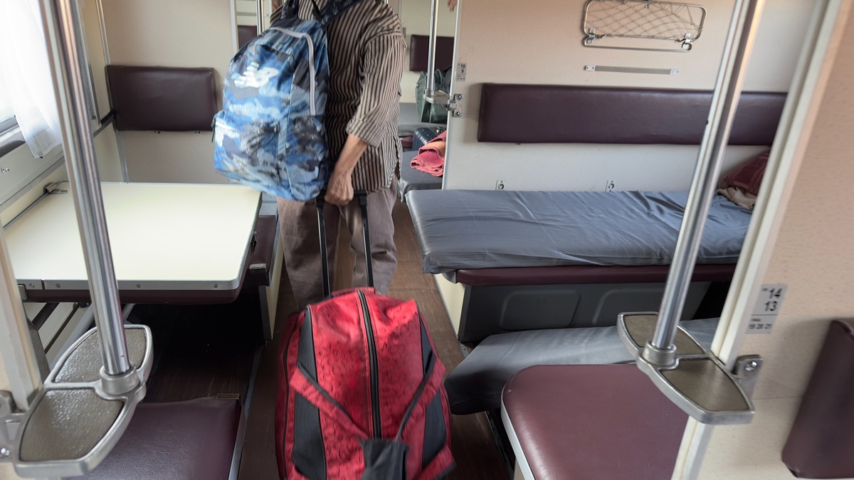    В крымском плацкарте пенсионеры не поделили места: приходил начальник поезда, но решил не связываться