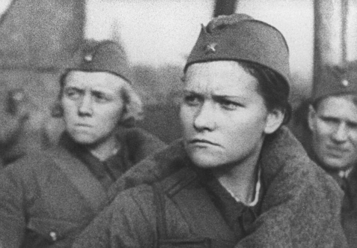 Советские девушки военнослужащие