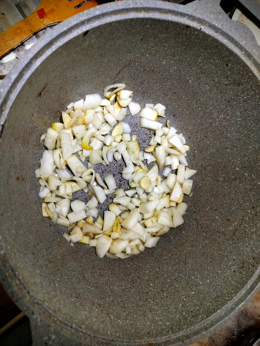 Пассеруем лук