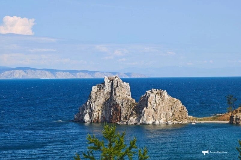 Скала Шаманка (Мыс Бурхан)