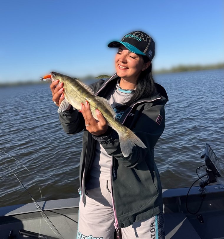 Первый судак Ивановой. Фото: Анастасия Иванова, VK