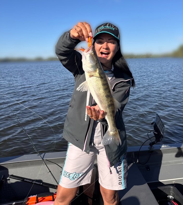 Первый судак Ивановой. Фото: Анастасия Иванова, VK