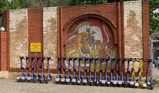 Стена в парке Толстого до сноса. Фото автора.