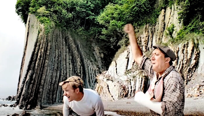 Кадр из фильма "Бриллиантовая рука", где герои рыбачили у "Белой Скалы".