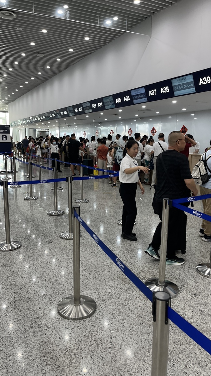 Стойки регистрации на лайнер