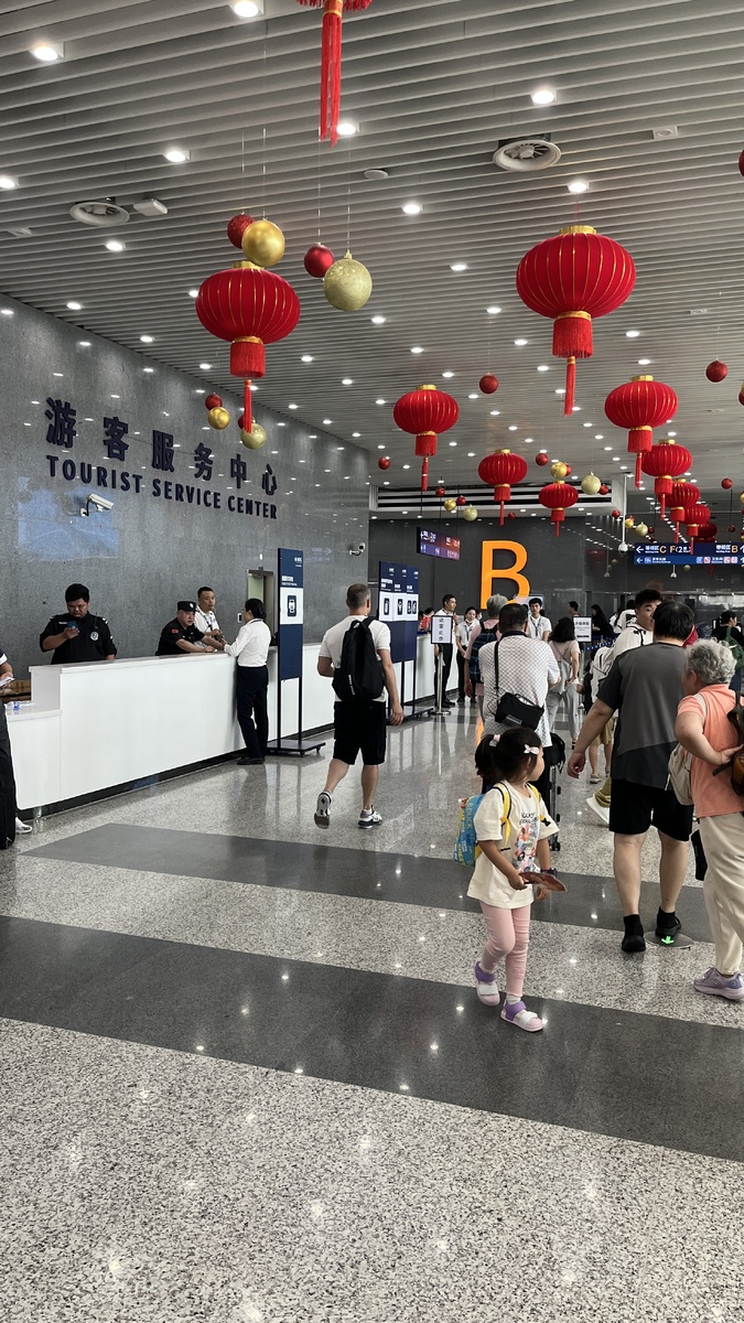 На входе в круизный терминал