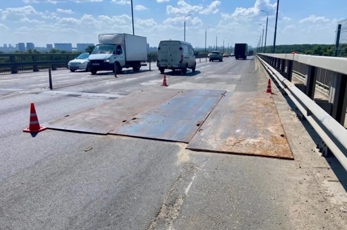    На Солотчинском мосту недавно вышел из строя деформационный шов. Это одна из ключевых деталей сооружения.