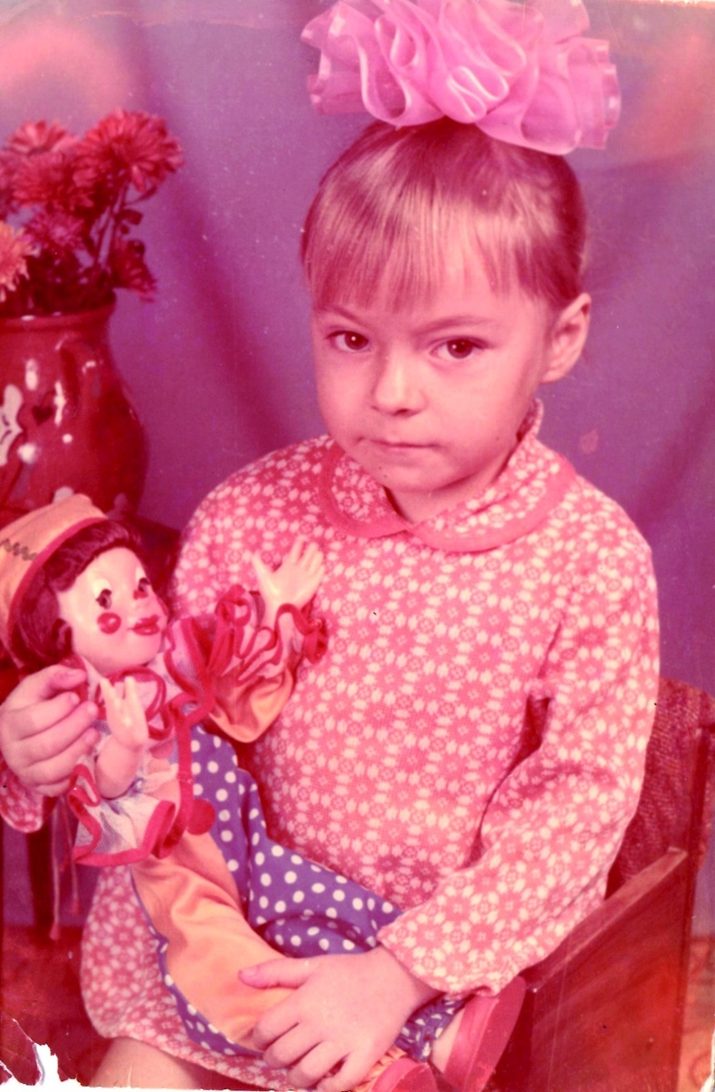 На фото я в детском саду. Ориентировочно 1985 год