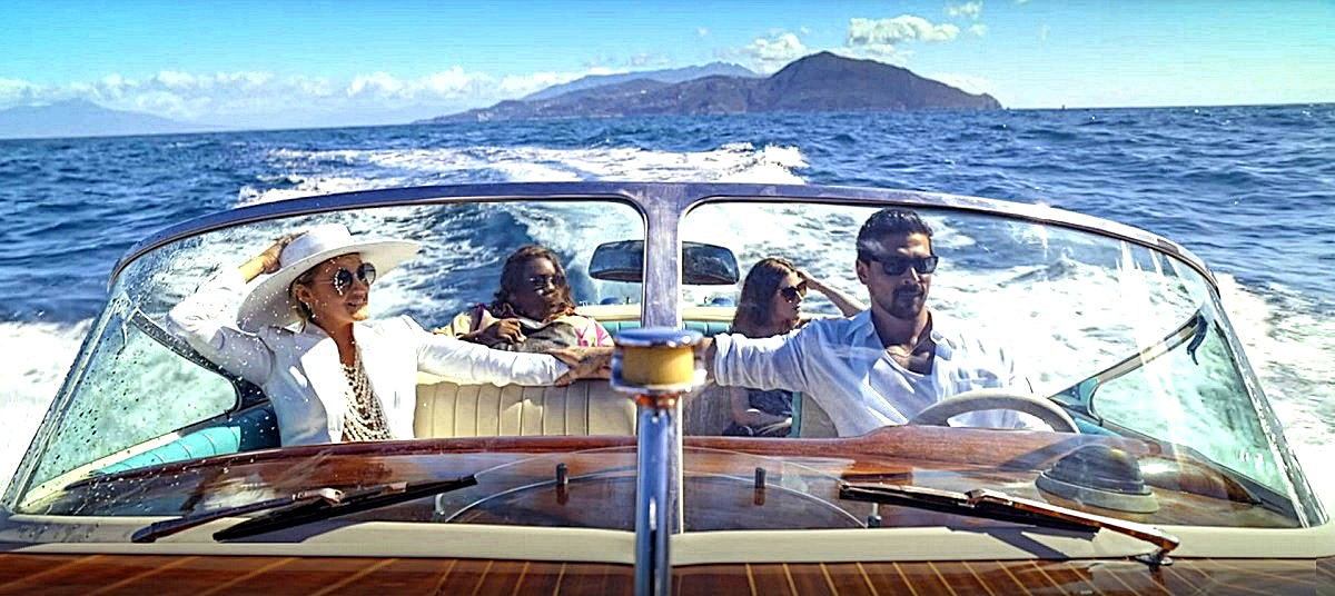 - Нет, синьориты, надпись "Здесь был Горький" у нас на скалах Капри не сохранилась.