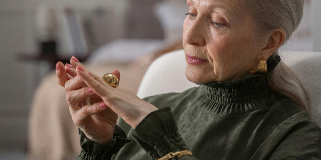 8 вещей, которые мудрой женщине стоит скрывать от всех (особенно в пожилом возрасте)