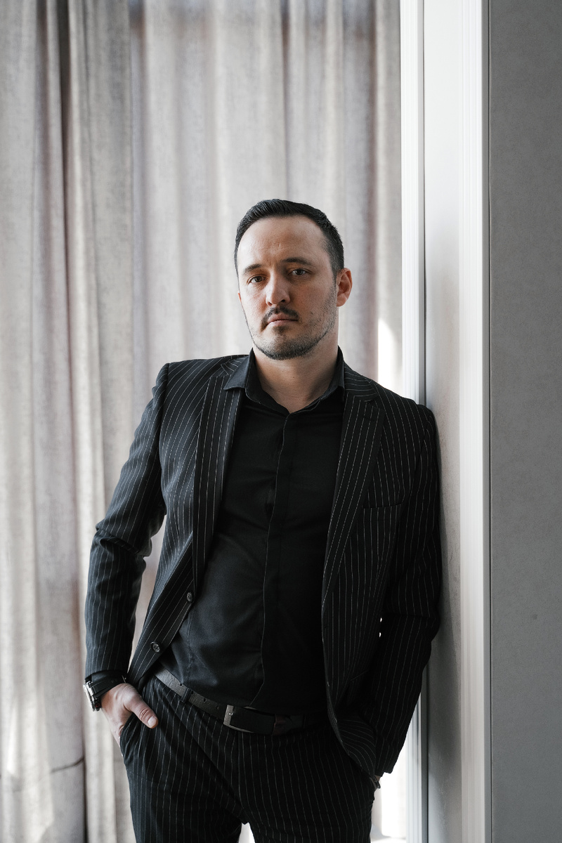 Артур Зарипов — сооснователь самой крупной в Российской Федерации и Содружестве Независимых Государств сети клиник интегративной медицины BIORISE. Идейный вдохновитель создания экосистемы, соединяющей превентивную и персонализированную медицину, технологии и образование.
