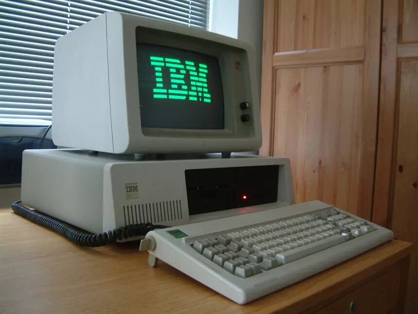    IBM PC/XT, 1983 г.   
Wikipedia