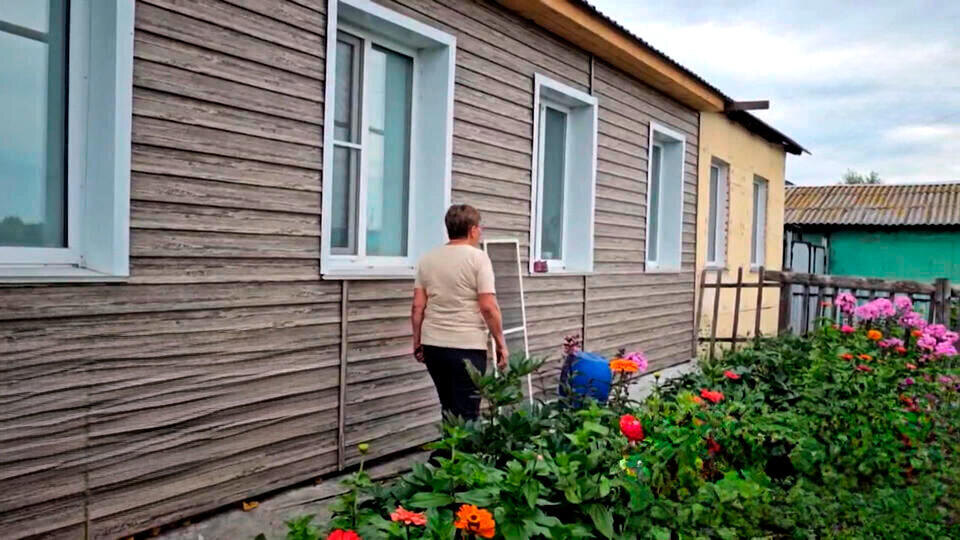 "Прорубай окно": жильцы заблокировали челябинскую пенсионерку в ее квартире