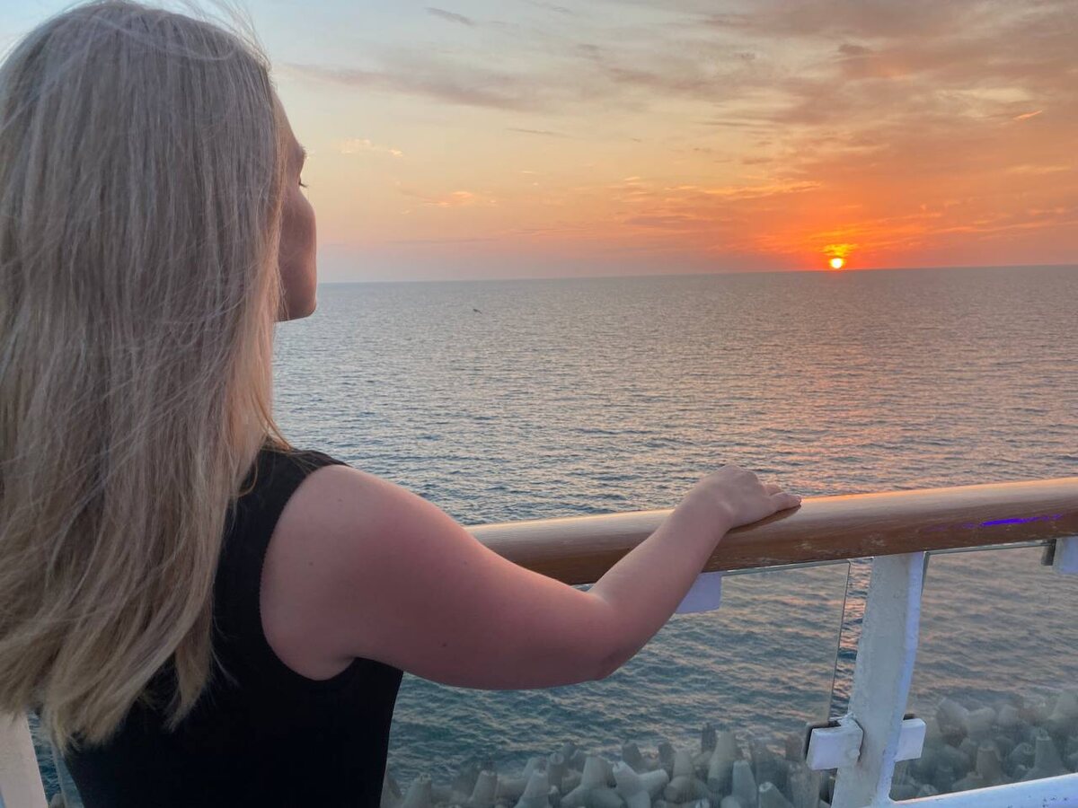провожаю солнышко с борта круизного лайнера Астория Гранде, июль 2024