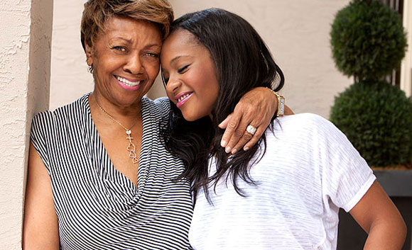    Мама и дочь Уитни Хьюстон. Фото: ТВЦ