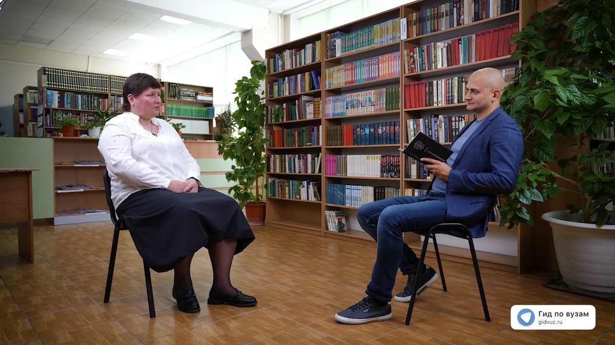 Интервью в Гатчинском государственном университете: слева – декан экономического факультета, к.э.н., Васильева Наталья Витальевна, справа – главный редактор СМИ «Гид по вузам», к.п.н., Роман Гетц.