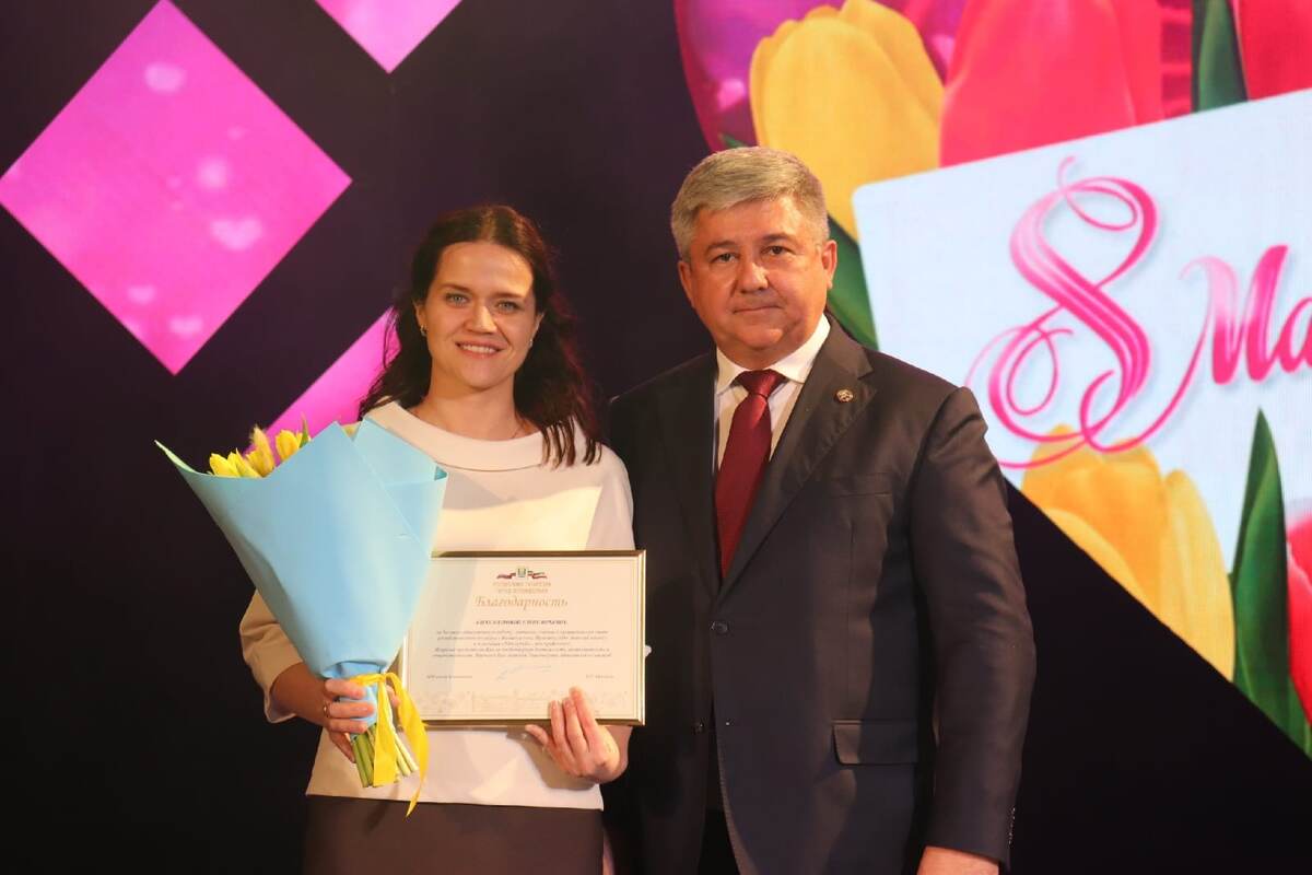 В 2024 году Елена участвовала в республиканском  конкурсе  «Женщина года. Мужчина года: Женский взгляд»