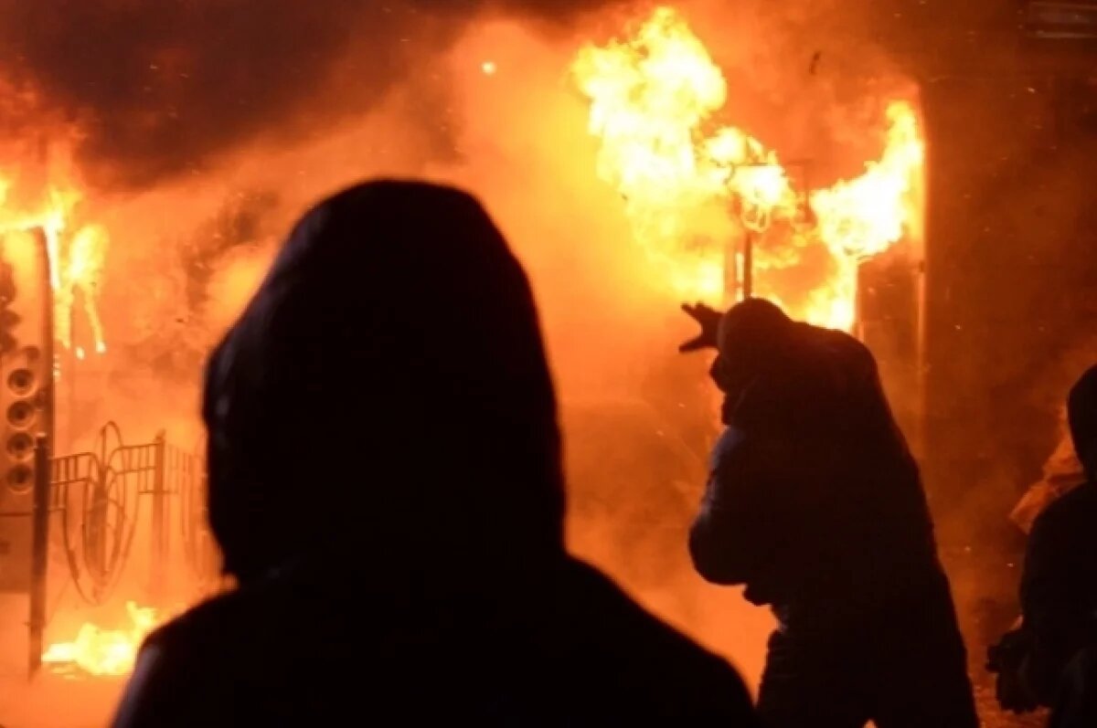    В Уфе мужчина поджег 5 автомобилей и повредил огнем еще 4