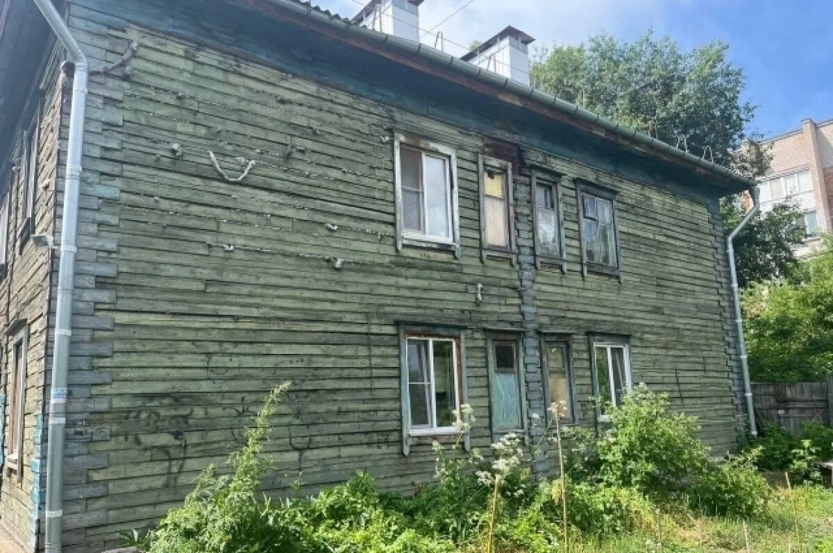    В Омске жильцов аварийного дома 1959 года постройки расселят раньше срока