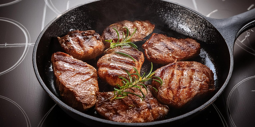 Почему жареное мясо бывает жестким: 5 частых ошибок и как их избежать