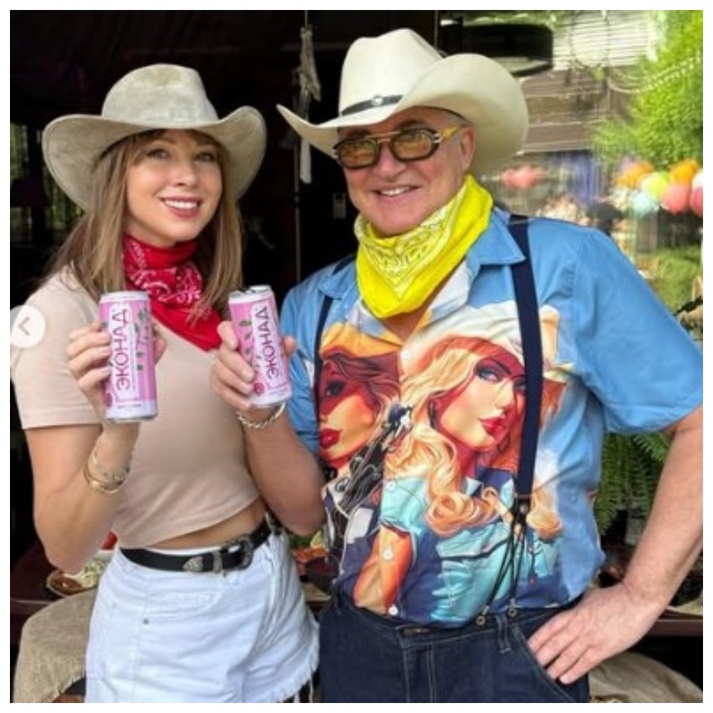 Разбитая семья еще 2 недели назад рекламировали напиток в соцсетях