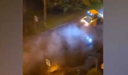     В Красноярске на Ярыгинском проезде асфальт укладывали во время сильного ливня