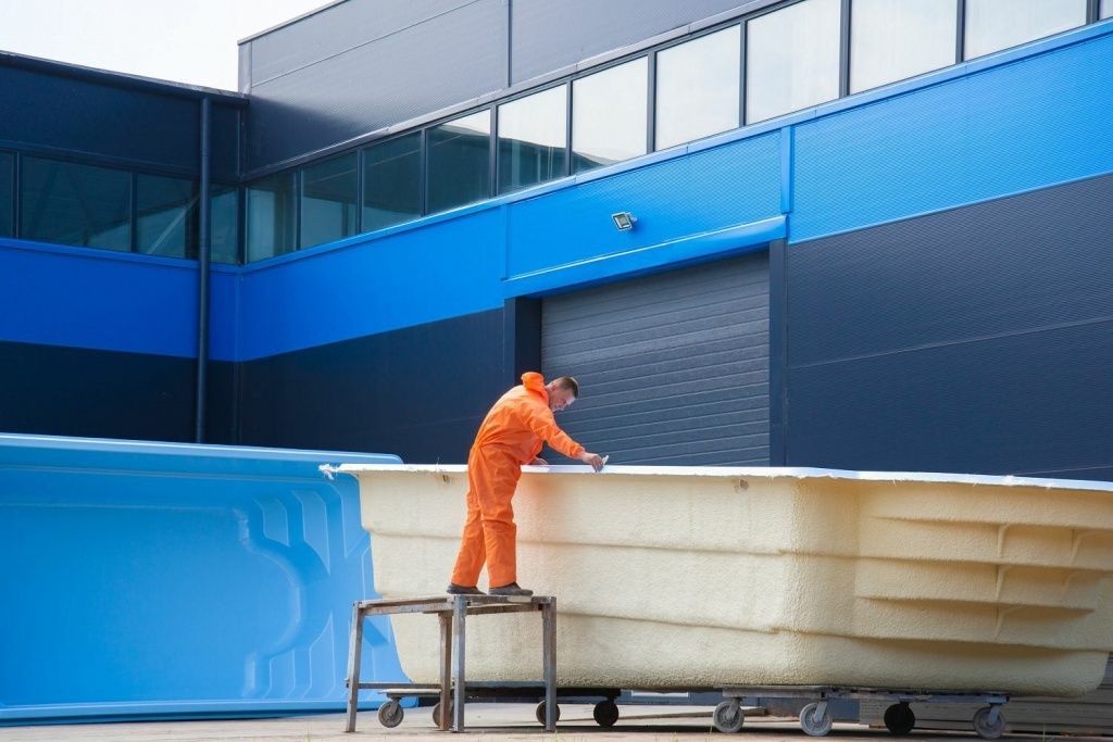 Производство композитных бассейнов