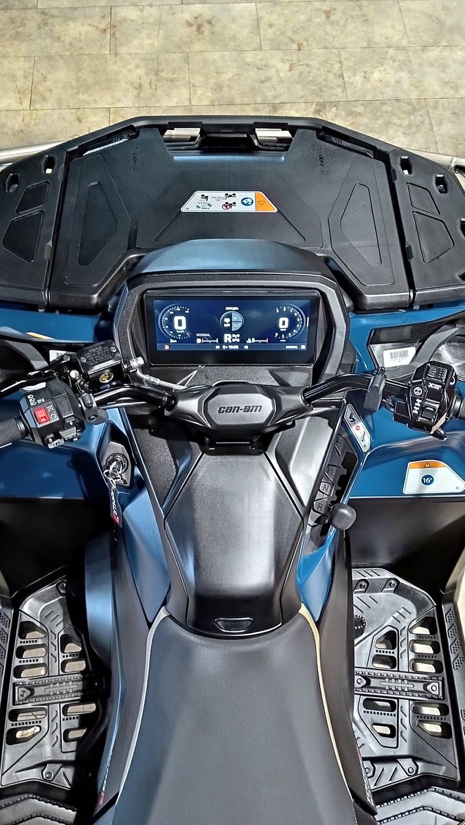 Скоро за рулем квадроцикла будем смотреть кино! До чего дошел прогресс!