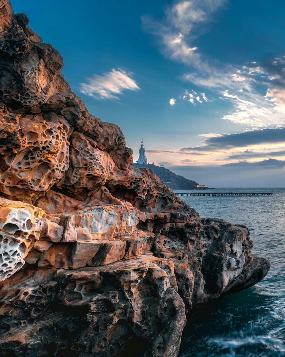 Если сырная скала такая большая, то какого размера должны быть мыши?! Фото: Павел Шугалей.