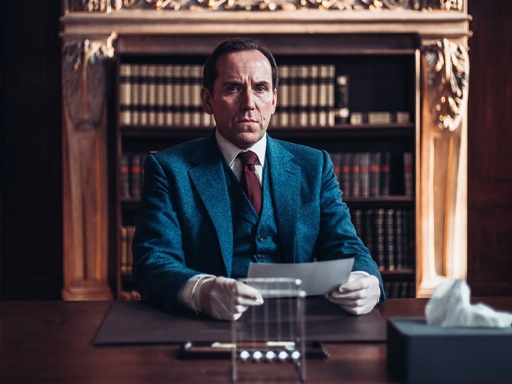 Бен Миллер в роли профессора Джаспера Темпеста